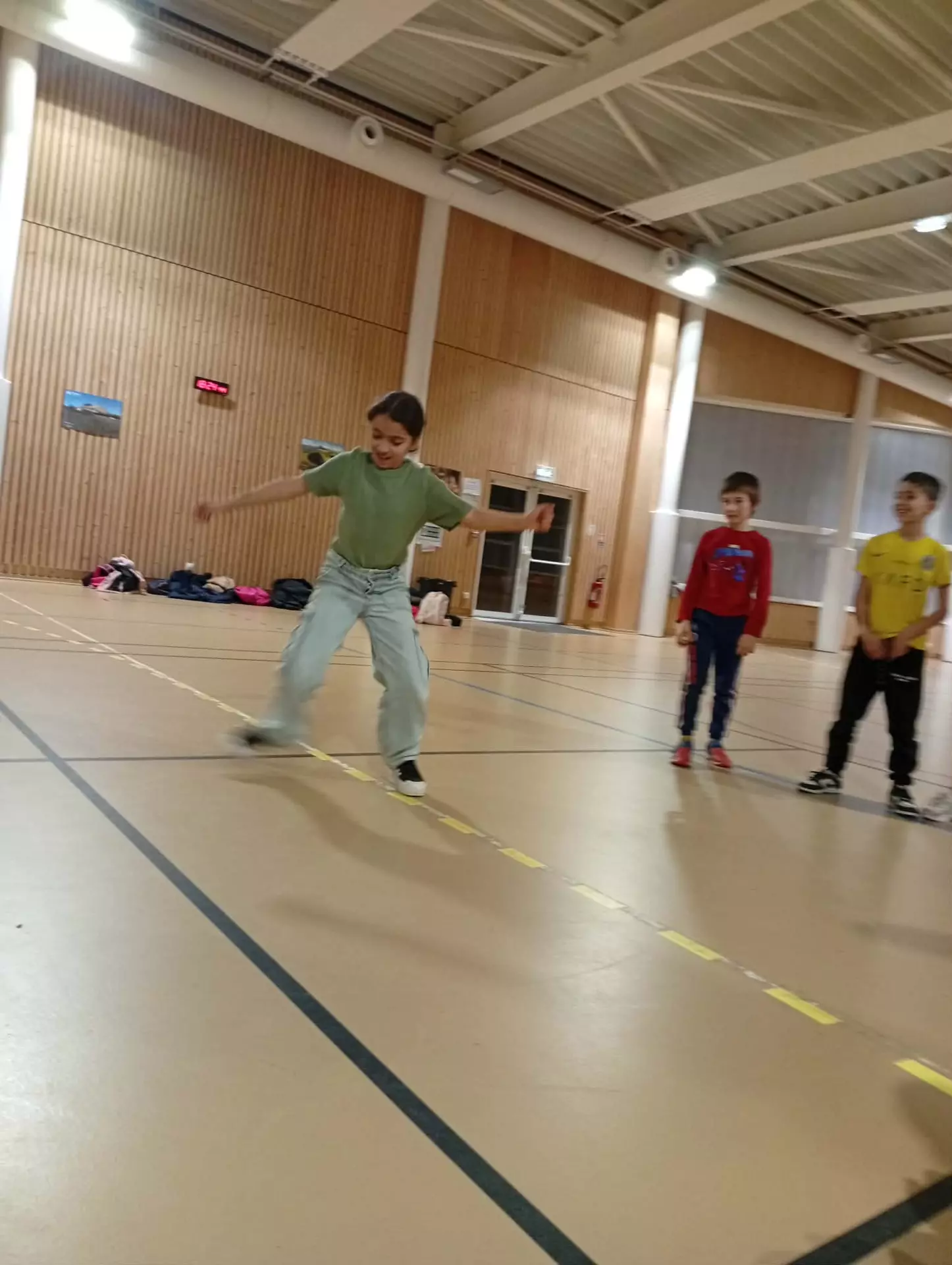 Centre de Vals Prés le Puy - Périscolaire - Galerie Break dance