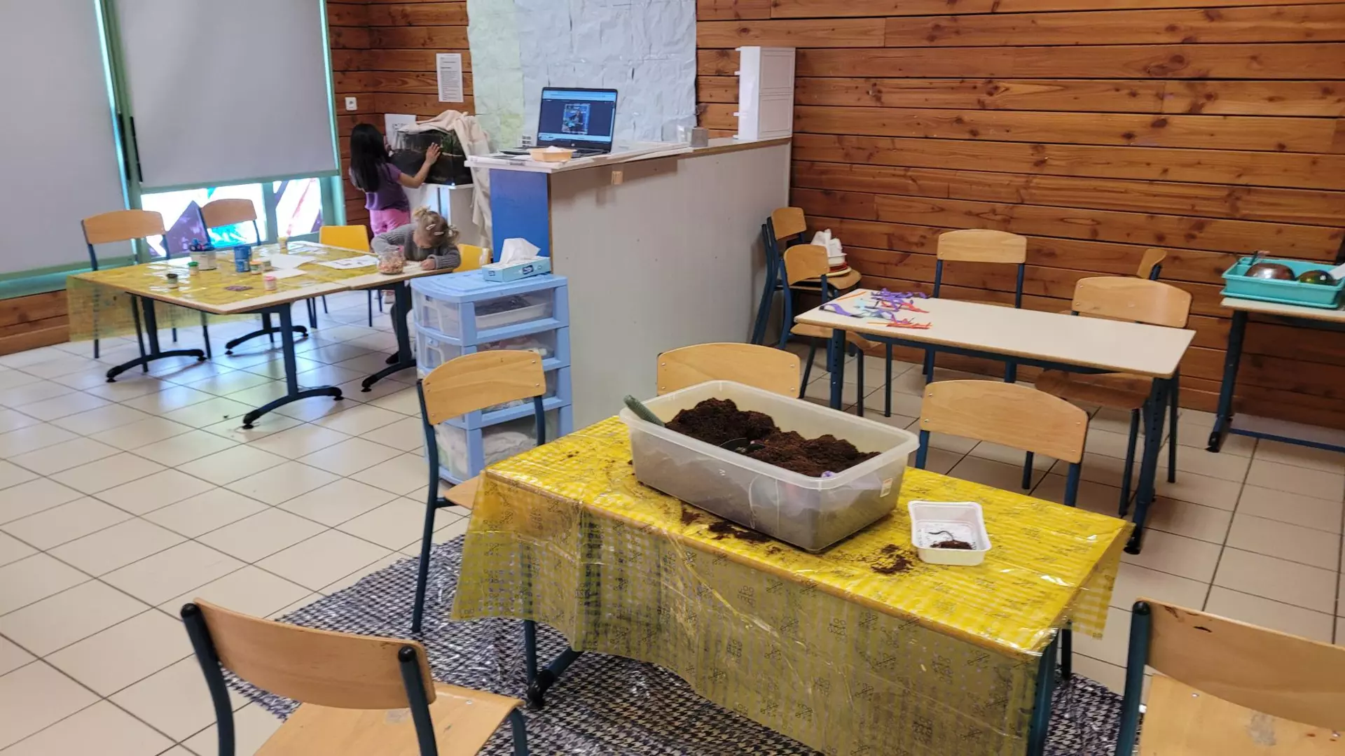 Centre de Bains & Solignac - Mercredis - Galerie Les vers de terres